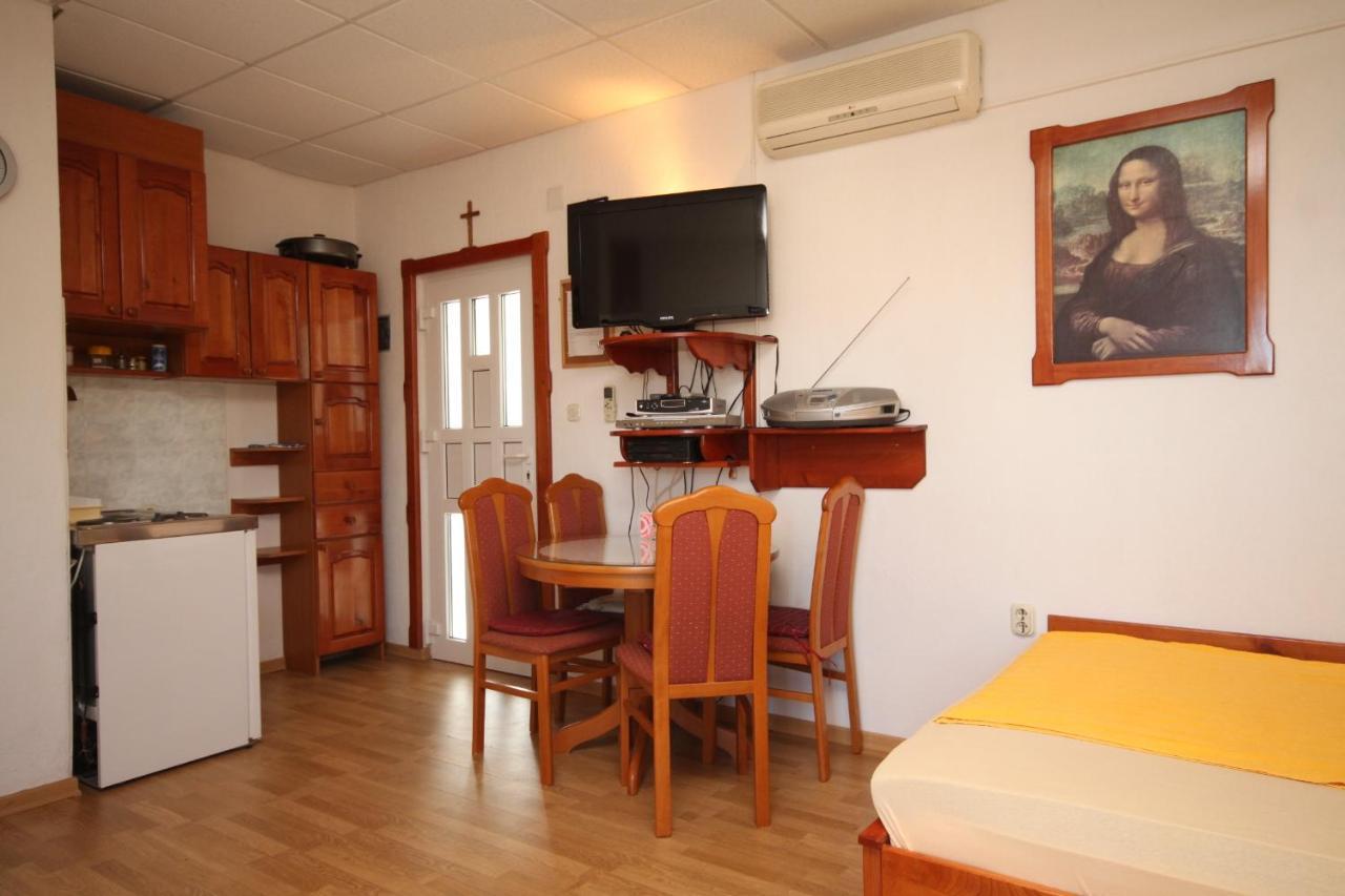 Apartments With A Parking Space Preko, Ugljan - 8224 Exterior foto